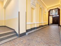 Balcony Apartment for 4 near Naschmarkt & U4 Metro - B&B Vienna