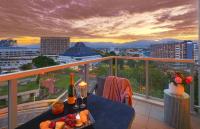 The Reef Retreat - Waterfront by Reef Terminal - Bed and Breakfast Cairns