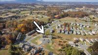 Willow Trace- Cute Condo, Hot Tub, Minutes to Pigeon Forge! - B&B Pigeon Forge