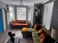 Spacious Newly Reno 3 Bed Home with Garden, Sleeps 7, Near BHX Airport, NEC & HS2 - Chambres d'hôtes Birmingham