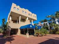 Ballito beachfront 3-bed, daily service, lawn and promenade steps from the sand - Chambres d'hôtes Ballito