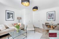 Wokingham - Three Bed House - Parking - B&B Winnersh