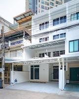 Retrovibes Sathorn BTS Saphan Taksin ICONSIAM Asiatique Chao Phraya Max 9 persons - B&B Bangkok