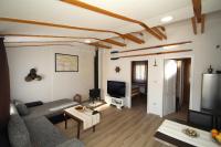 Oak House - B&B Zadvarje