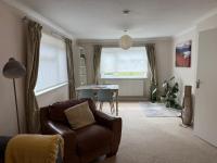 Light & Spacious Flat, Walk to Town & Parking - Bed and Breakfast Weeke