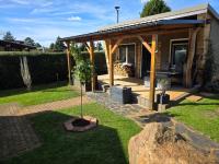 Kleiner Bungalow mit Kamin in ruhiger Lage - B&B Finsterwalde