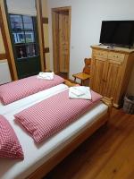 2 Bett Zimmer Rosenrot - B&B Stadtroda