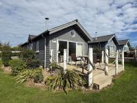 Sand Dollar, The Bay, 2 bedrooms with ensuites, parking for 2 cars, 2 small dogs welcome - Bed and Breakfast Filey
