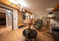 Deluxe One-Bedroom Apartment