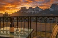 Stunning Mountain Views - Pool&HotTub - King Bed - BBQ - B&B Canmore