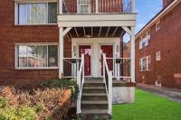 University City 2BR Near WashU with Patio - Bed and Breakfast University City
