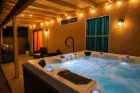 Sonoran Sanctuary w/ Garage, WFH Setup by I-10 & Downtown - B&B Tucson