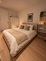 Spacious & Stylish 1-Bedroom Retreat - B&B Brussels