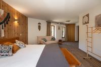 Deluxe Double Room (2 Adults + 1 Child)