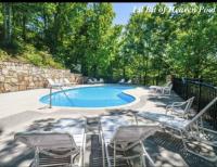 3 Resort pools! Fire Pit! Hot Tub! Nerf Gun Wall! Arcade! Ping Pong! Pickleball! - B&B Gatlinburg