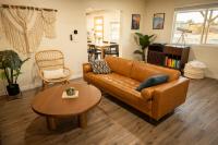 Desert Oasis - Firepit, Stargazing, Kitchen Essentials, 5 Acres, & Joshua Trees - Sleeps 6 Comfortably, 7 with Sofa, 9 Maximum - B&B Landers