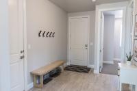 Cozy Sweet Retreat Brand New Private Home w Spa Game Room and Firepit - B&B Washington