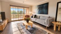 2BR Near Manuka with Pool, Gym and Sauna - Hosted by Canstay - Chambres d'hôtes Kingston