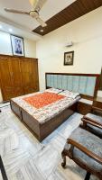 Stylish Ground Floor Room with Private Entrance - B&B Sihāwal