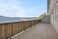 Modern terraced house with fjord view centrally located in Alta - B&B Alta