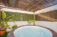 Private Terrace & Jacuzzi & Sleeps Six - B&B Barcellona
