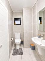 Hlubi at Lifestyle Estate with restaurant and work-station - Chambres d'hôtes Boksburg