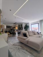 Apartamento da Vargem - Premium 3-Bedroom Penthouse with Rooftop, Jacuzzi & BBQ - B&B Caniço