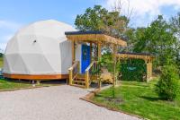 5 O'Clock Somewhere - Tiki Dome w/ Private Hot Tub - B&B Butler