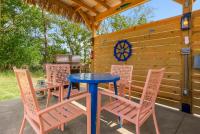 5 O'Clock Somewhere - Tiki Dome w/ Private Hot Tub - B&B Butler