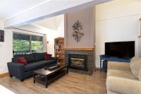 Forest Trails 9 - Walk or Shuttle to Skiing, Fireplace, Private Garage, Free Parking - B&B Whistler