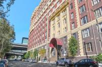 2BR Panoramic Penthouse in Pyrmont with Pool, Gym & Parking - Chambres d'hôtes Sydney