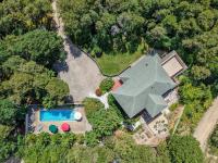 Beautiful backyard pool deeded beach rights - B&B Truro