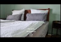 Design Apartment mit Klimaanlage, Parkplatz, Netflix, Disney, Dominos Pizza, Wallbox, Bahnhof Falkensee 5min - Berlin Hbf 23min - B&B Falkensee