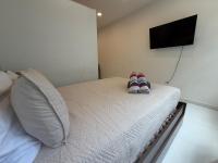 Condado Studio with Pool Walk to Beach n Dining - B&B San Juan