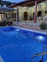 Villa Maria Christina with Private Pool in Crete - Bed and Breakfast Skoúrvoula