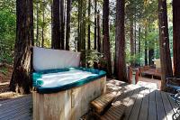 Wagging Woods - Bed and Breakfast Cazadero