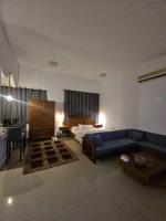 Boho chic hideaway studio jimi - Bed and Breakfast Al Ain City