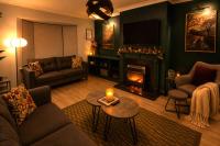 Ardee Retreat - Sleeps 6, Group Stays, Garden, Walk to Town - B&B Ardee