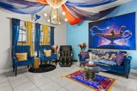 Waterfront Theme Villa with Private Pool and Massage Chair - B&B Kissimmee
