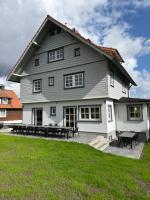 Geräumige Villa in hervorragender Lage nahe der Rodelbahn - B&B Braunlage