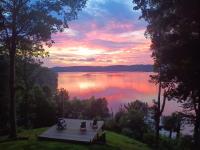 White Oak Lake House - Bed and Breakfast Stewart