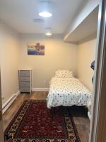 Garden level 2BR apartment with outdoor space - Bed and Breakfast Newton