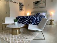 Promenade Studio With Free Parking - Chambres d'hôtes Los Angeles