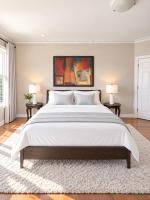 Sunny and beautiful 2BR, Private entrance- steps to subway-Netflix - B&B Toronto