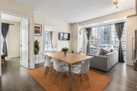 Downtown Crest City Suites with Free parking - Chambres d'hôtes Toronto