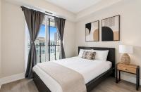 Downtown Crest City Suites with Free parking - Chambres d'hôtes Toronto