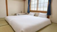 山の家 富良野の静かなエリアにある2リビングの広々一棟貸切ハウス - Chambres d'hôtes Furano