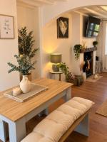 Beautiful Town centre cottage, Pets welcome - B&B Royal Wootton Bassett