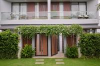 MB Villa 3BR Private Pool and Jacuzzi by the Beach - Bed and Breakfast Phu Quoc