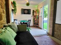 Dorset Home - Games Room, Fire Pit, Garden, Close to Jurassic Coast and Beach - Chambres d'hôtes Beaminster